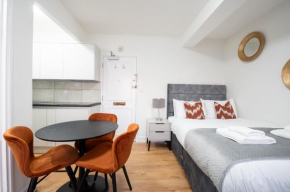 CAPITAL Apartment 817, Chelsea Cloisters